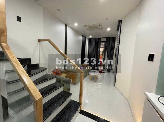 Gấp bán nhà 3 tầng Lô góc 2 mặt kiệt Nguyễn Thị Minh Khai, Hải Châu 1 Đà Nẵng - 40m2 - 3.1 tỷ