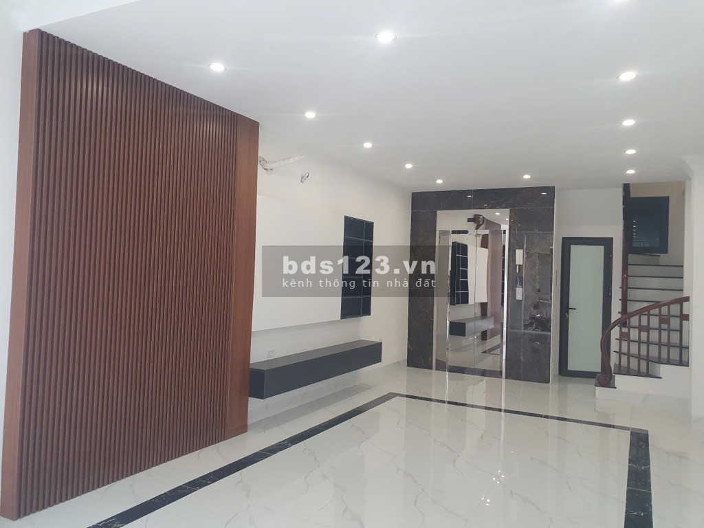 Chính chủ bán căn nhà Phúc lợi Long Biên, diện tích 51m, 6 Tầng. Thang máy. Giá 9.5 tỷ