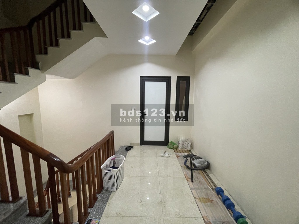 Chính chủ bán căn nhà Kẻ Tạnh, Giang Biên, diện tích 90m2