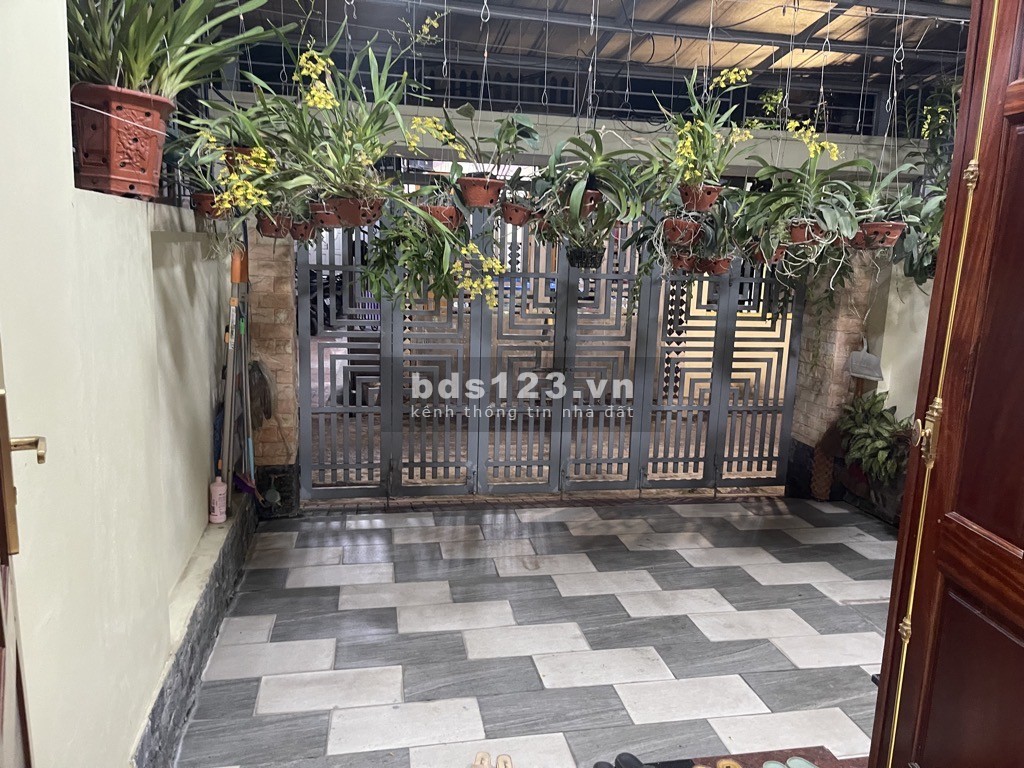 Chính chủ bán căn nhà Kẻ Tạnh, Giang Biên, diện tích 90m2