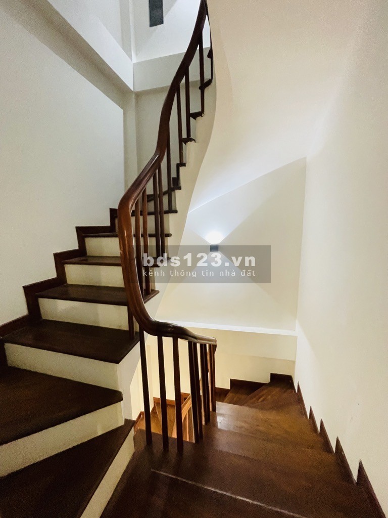 Ngõ oto - Cực hiếm - Bán nhà Đông Thiên - Vĩnh Hưng - 32m - 5Tầng - 5,9tỷ