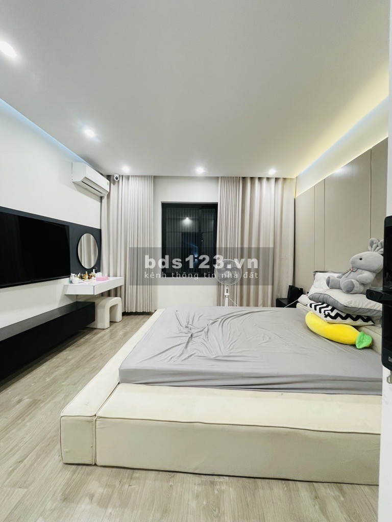Ngõ oto - Cực hiếm - Bán nhà Đông Thiên - Vĩnh Hưng - 32m - 5Tầng - 5,9tỷ