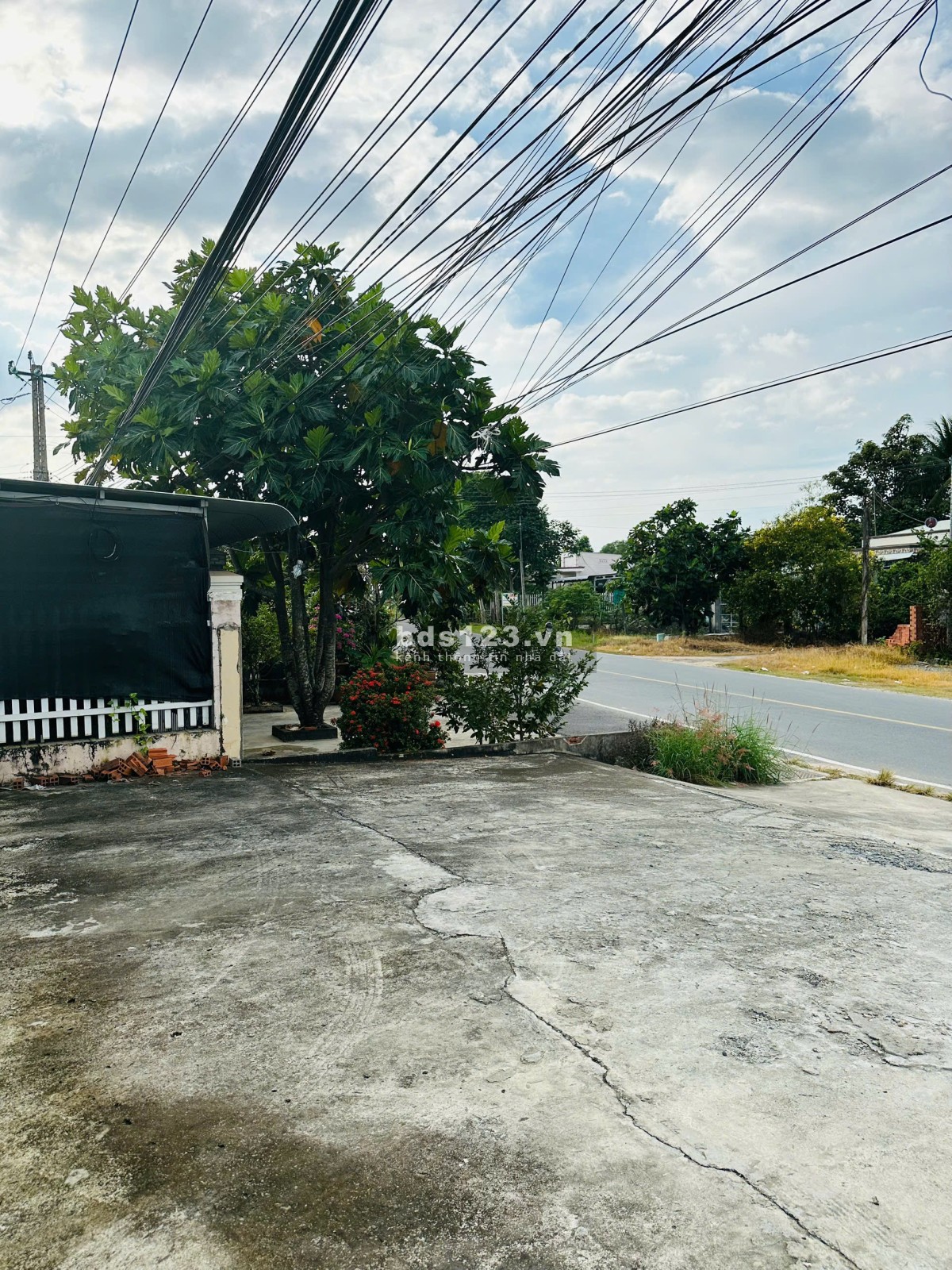 Bán kho xưởng mặt tiền đường Hùng Vương, dt 700 m2
