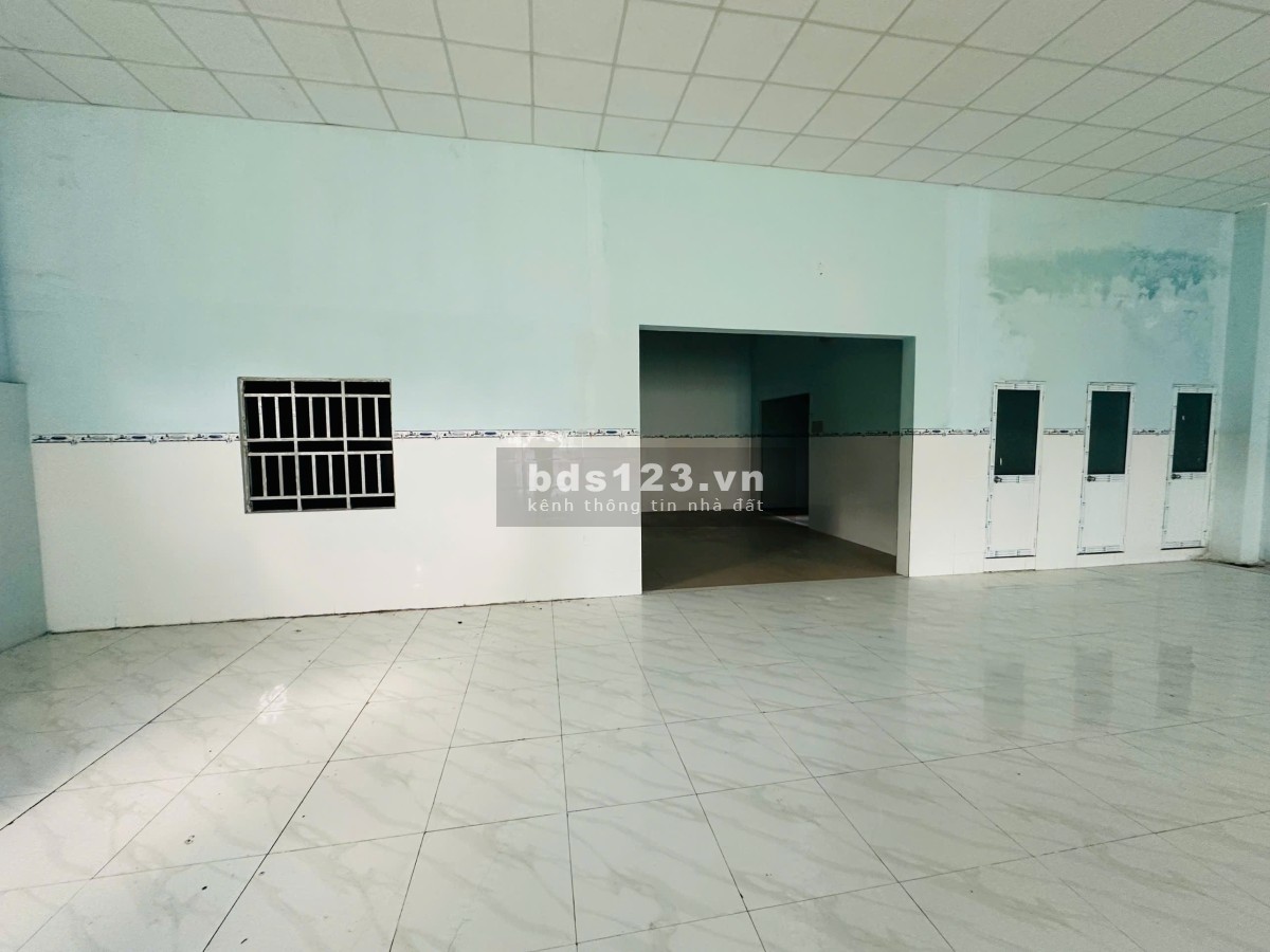 Bán kho xưởng mặt tiền đường Hùng Vương, dt 700 m2