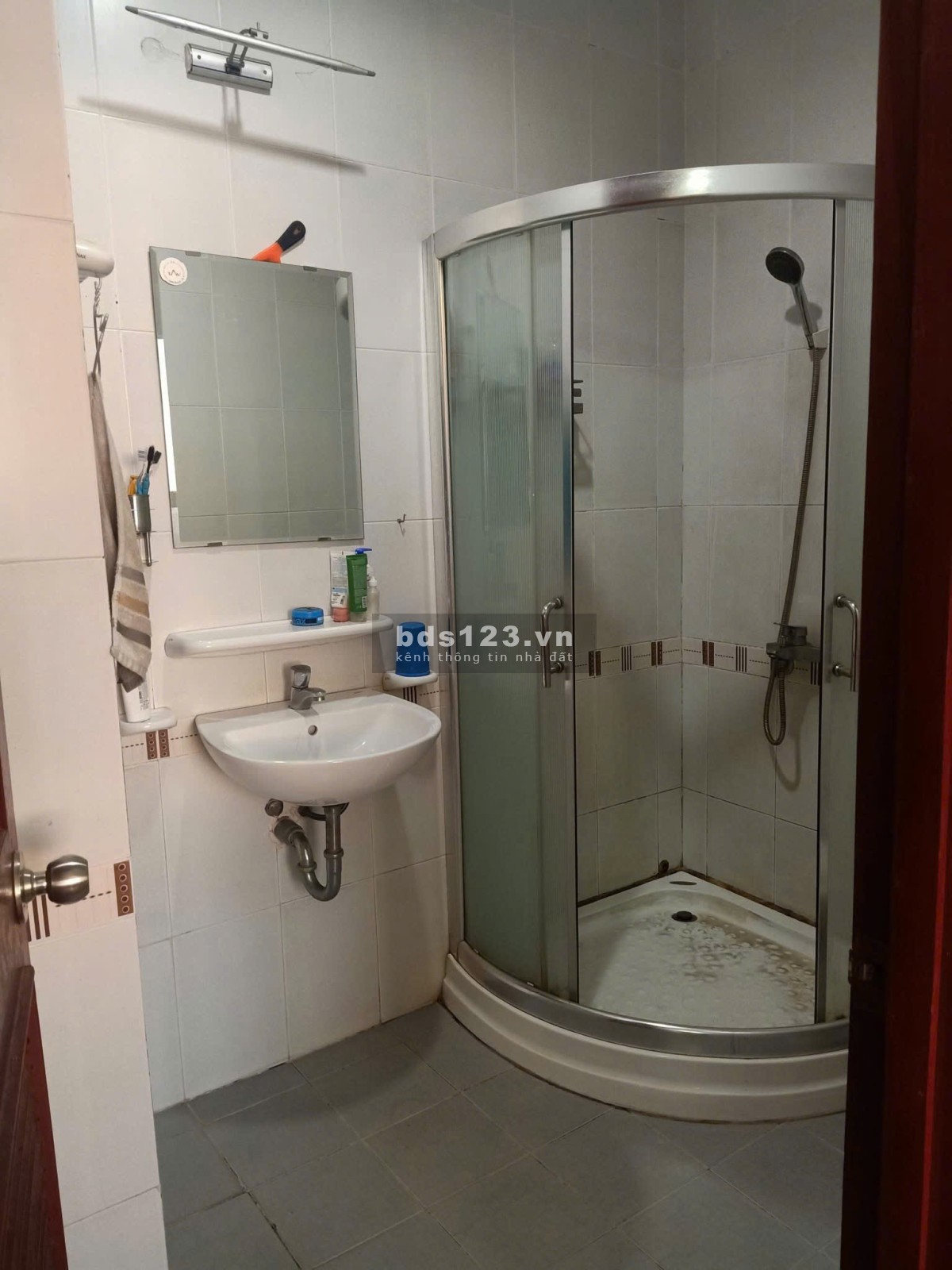 Chung cư Lakai (thang bộ) Nguyễn Tri Phương, P7, Q5, 77m2, 2pn, NT, 10tr/tháng.