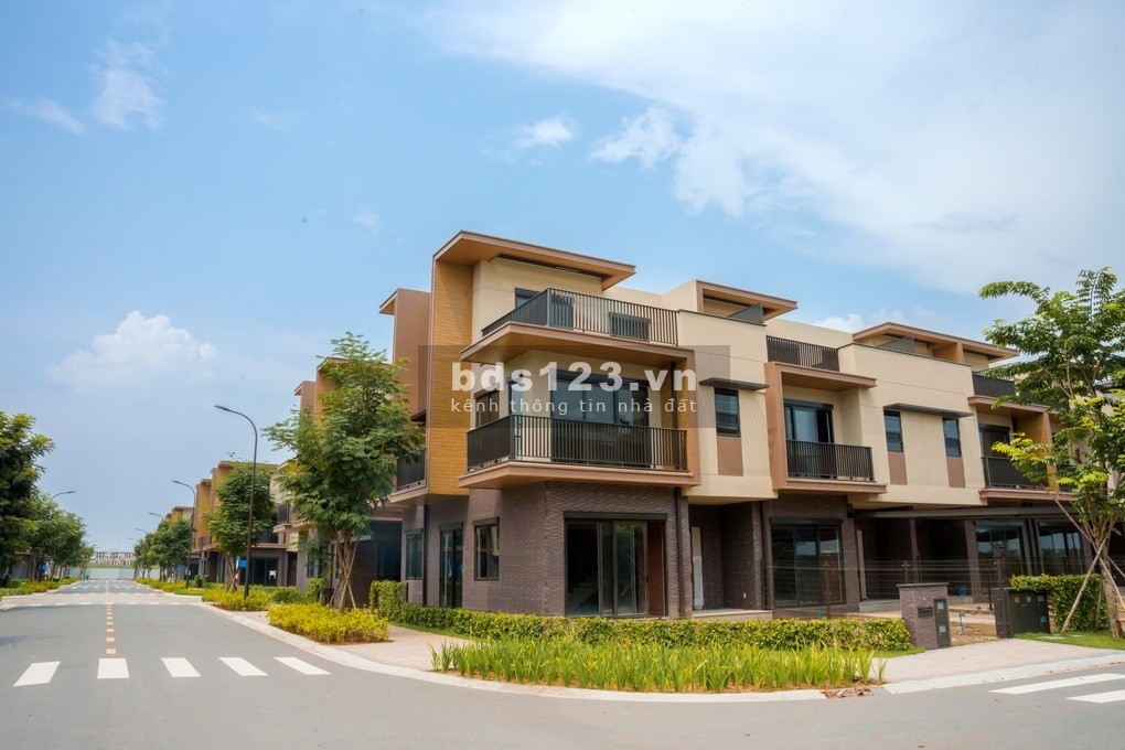 Bán nhà phố 2 mặt tiền chủ đầu tư Nam Long ưu đãi đến 1.8 tỷ. Nhà hiện hữu sẳn bàn giao
