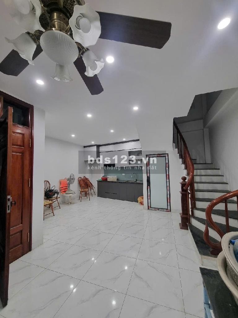 Nhà đẹp Lai Xá 40M X 5T, oto, kinh doanh, ngõ thông, gần phố hơn 4 tỷ