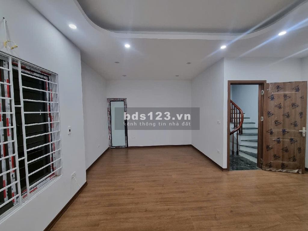 Nhà đẹp Lai Xá 40M X 5T, oto, kinh doanh, ngõ thông, gần phố hơn 4 tỷ