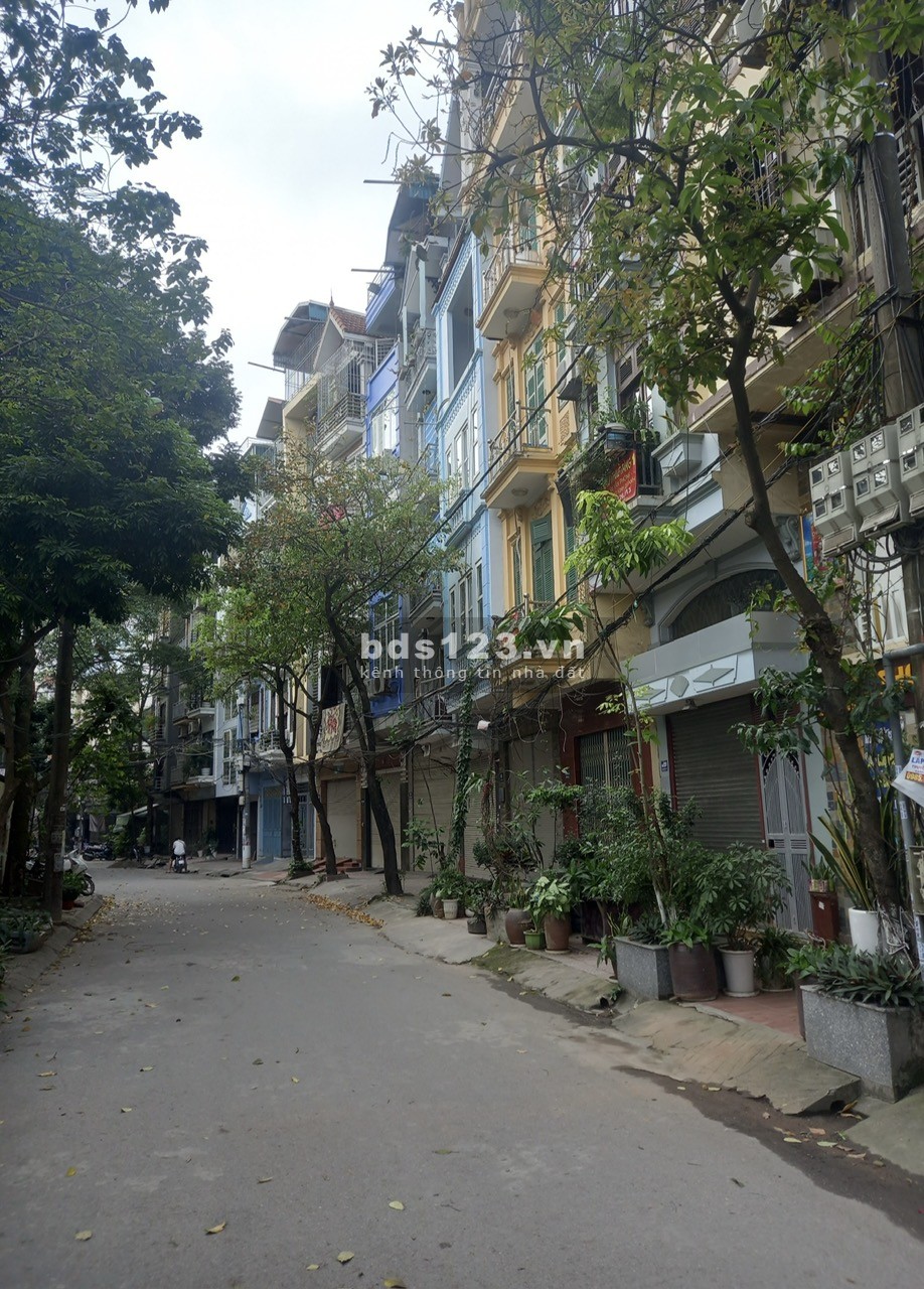 Bán phân lô Đền Lừ 2, ôtô tránh, vị trí kinh doanh, trước nhà là TTTM tiềm năng tăng giá, 40m2, MT4m