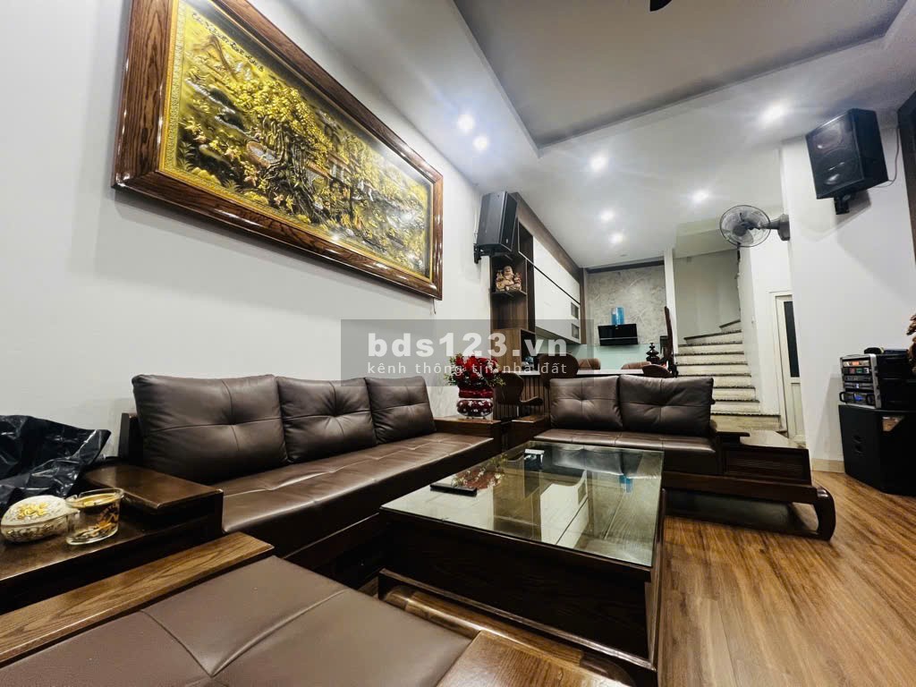 Bán nhà Phố Hào Nam, Nội thất xịn đẹp, Vị trí đẹp hiếm, 37mx5T, Giá: 7.9 Tỷ.