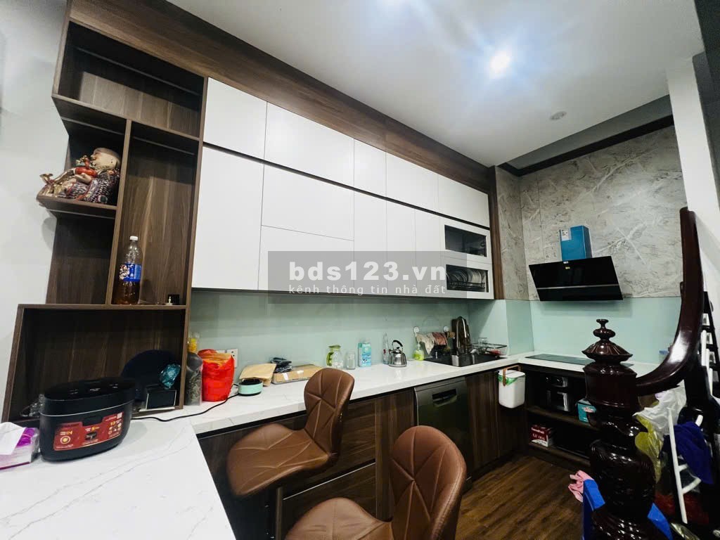 Bán nhà Phố Hào Nam, Nội thất xịn đẹp, Vị trí đẹp hiếm, 37mx5T, Giá: 7.9 Tỷ.