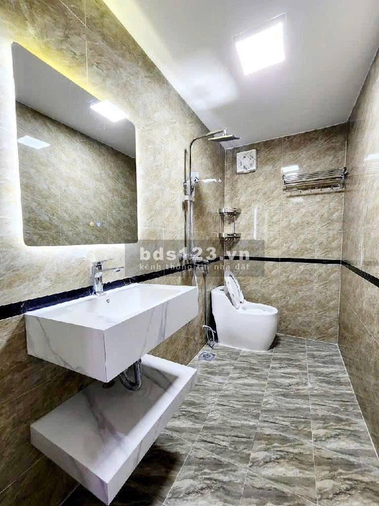 Bán nhà Phố Hào Nam, 5 tầng kiên cố, Ngõ rộng thoáng, 35mx5T, Giá: 7.5 tỷ.