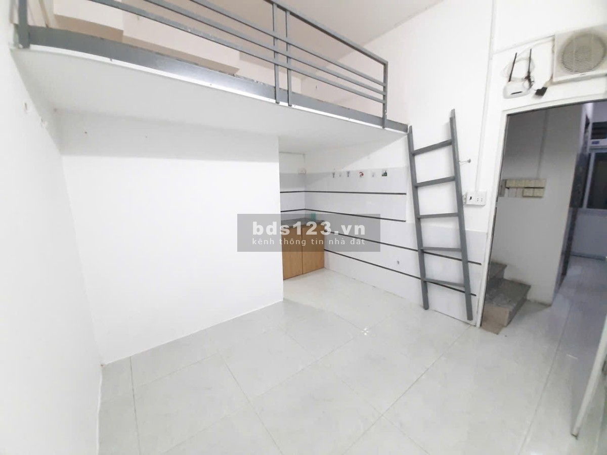 Cho thuê phòng trọ quận Tân Phú có gác máy lạnh kệ bếp wc trong phòng để xe miễn phí