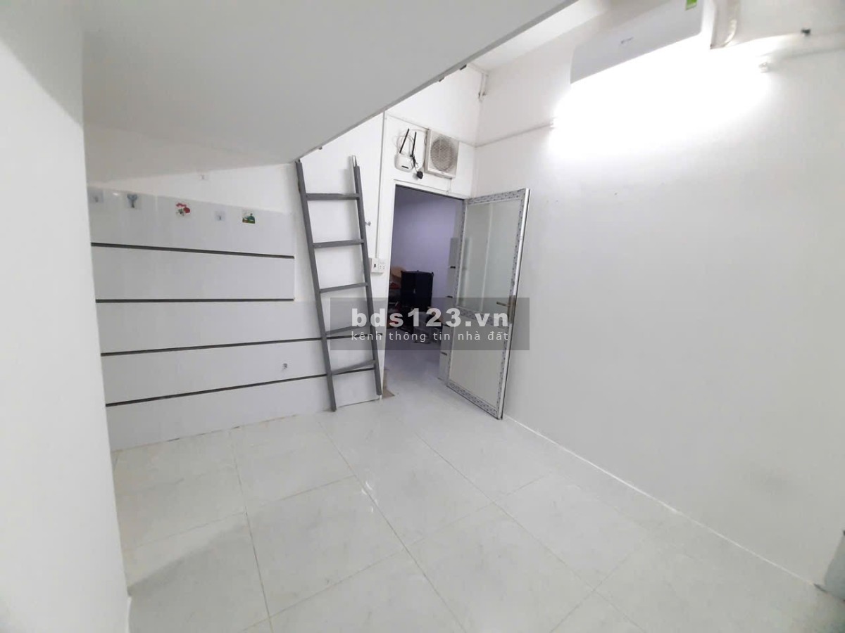 Cho thuê phòng trọ quận Tân Phú có gác máy lạnh kệ bếp wc trong phòng để xe miễn phí