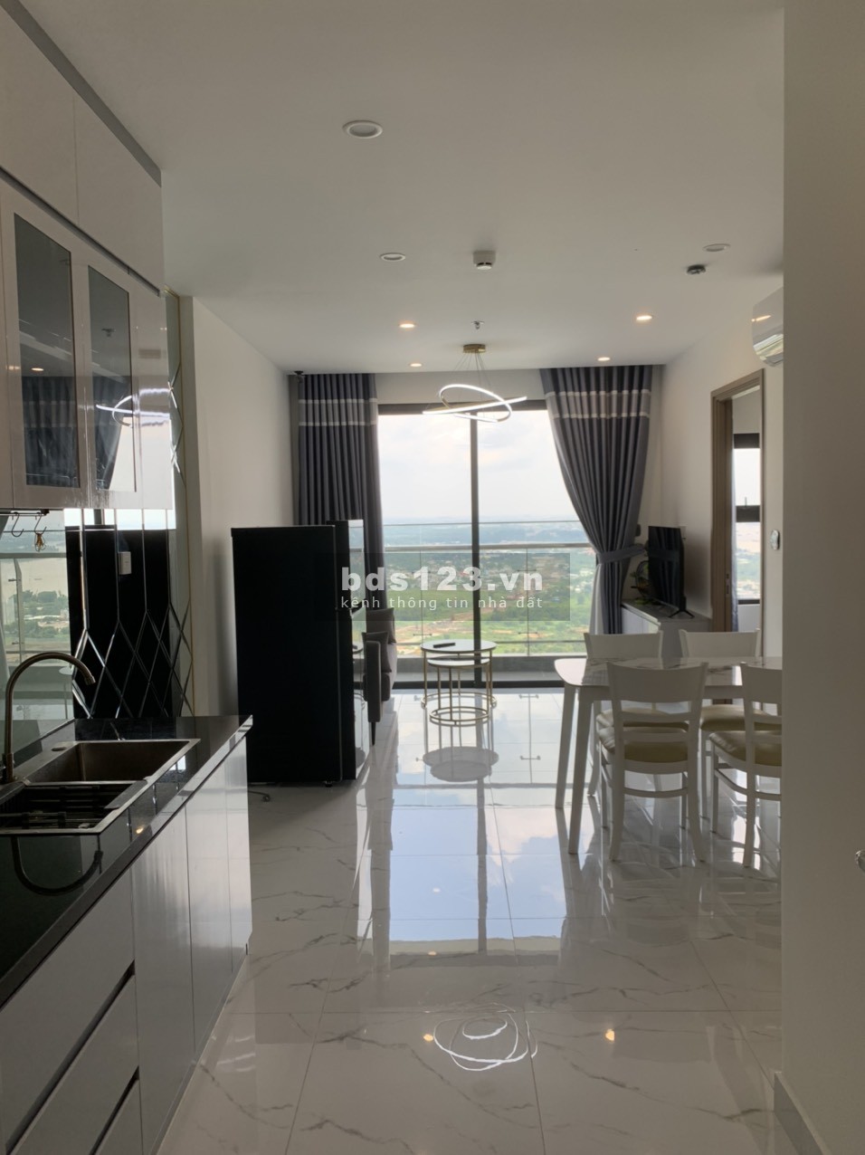 Căn hộ 5 triệu 5 2 phòng ngủ 2 WC Vinhomes Q9 Solari Origami Rainbow