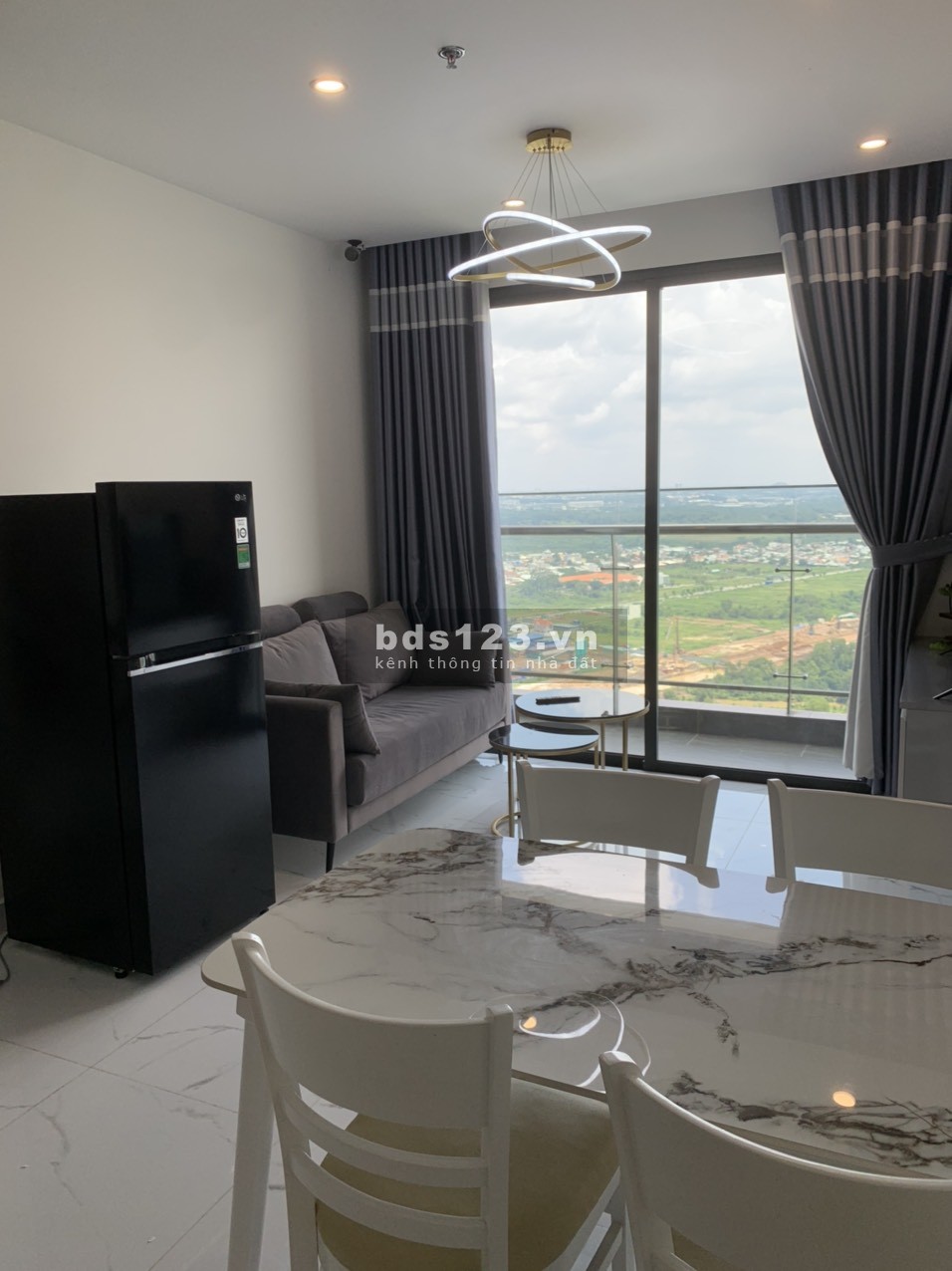 Căn hộ 5 triệu 5 2 phòng ngủ 2 WC Vinhomes Q9 Solari Origami Rainbow