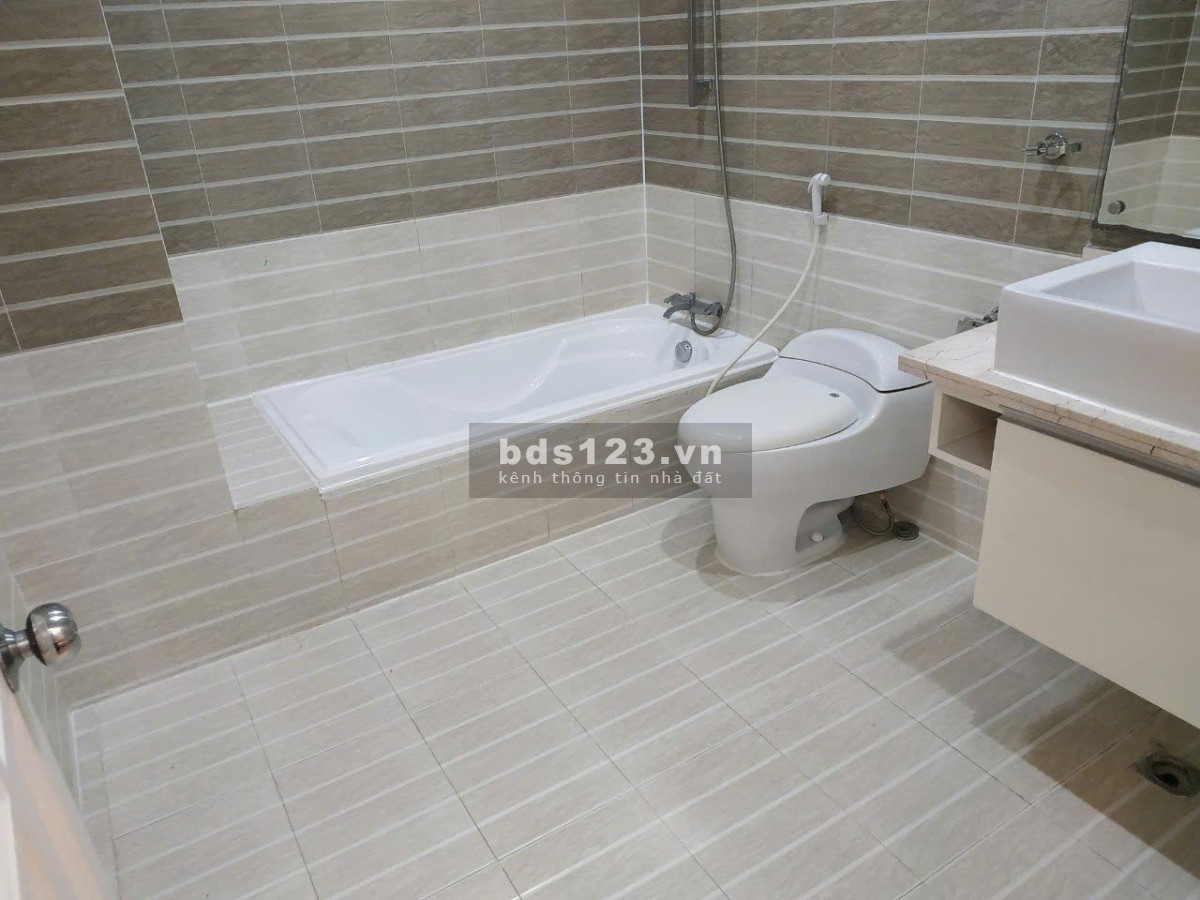 Chung cư Khải Hoàn, Lạc Long Quân, p5, Q11: 95m2, 2p ngủ, NT, 14tr