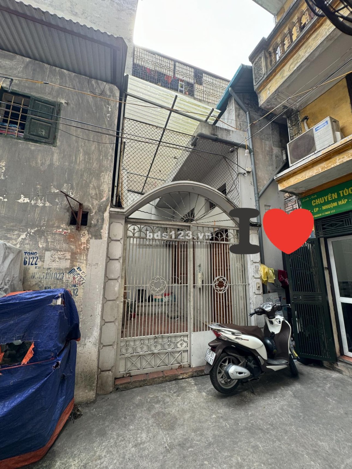 Chính chủ cần bán nhà phố 8/3, Hai Bà Trưng, SĐCC 51m2, ngõ rộng, oto 4 chỗ đỗ,giá tốt