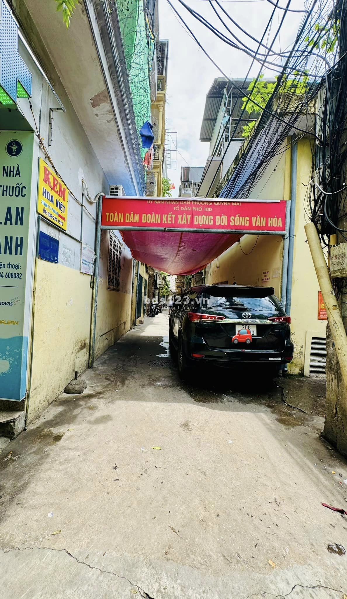 Chính chủ cần bán nhà phố 8/3, Hai Bà Trưng, SĐCC 51m2, ngõ rộng, oto 4 chỗ đỗ,giá tốt