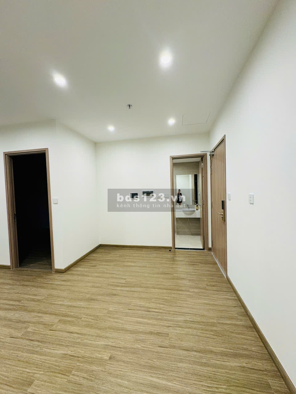 Bán căn 1PN+ 43m nội thất CĐT view nội khu BC ĐN giá 3.1 tỷ Vinhomes Smart City. LH 0914055885
