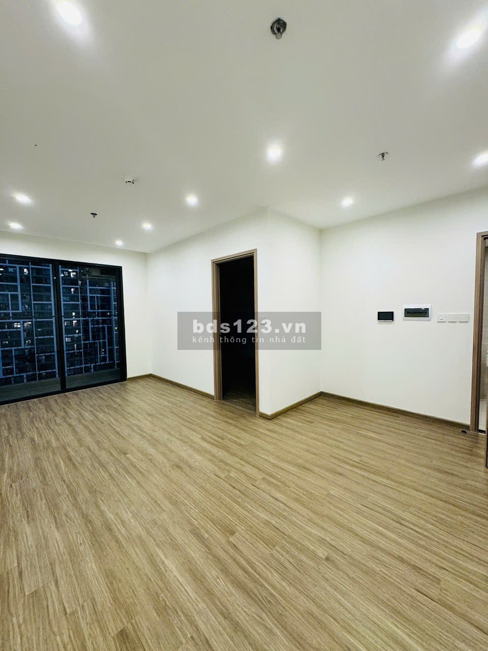 Bán căn 1PN+ 43m nội thất CĐT view nội khu BC ĐN giá 3.1 tỷ Vinhomes Smart City. LH 0914055885