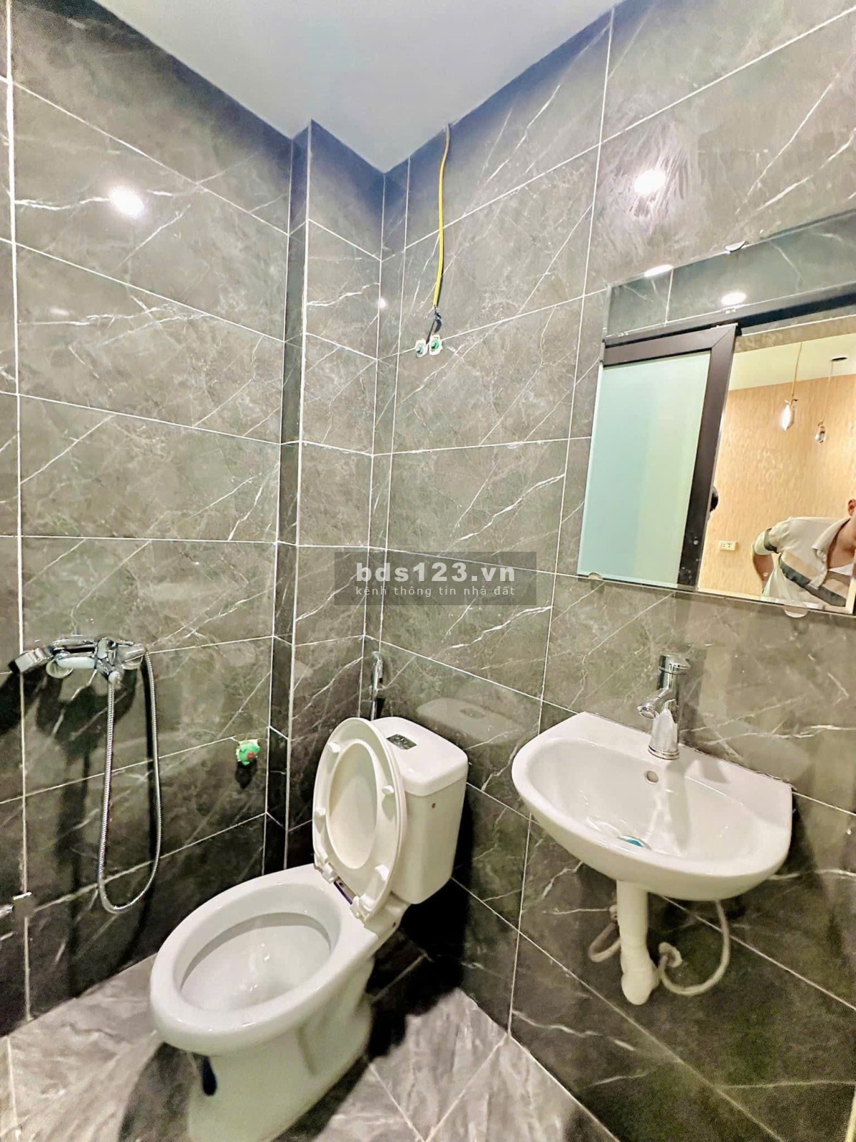 Bán nhà Phố Hào Nam, Ngõ thông khắp ngả, An sinh tiện ích đầy đủ, 26mx5T, Giá: 5.75 Tỷ.