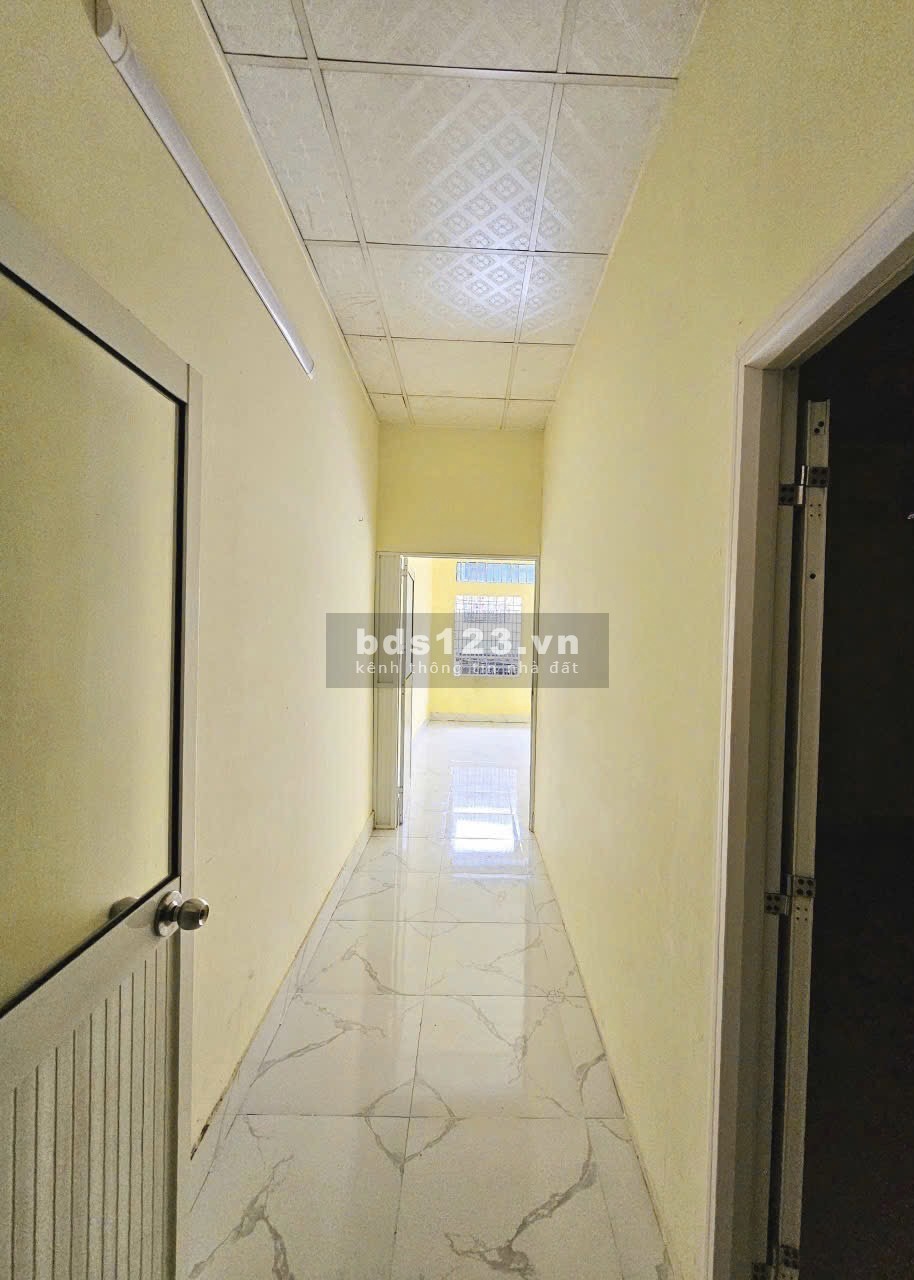 Nhà bán hẻm 7m thông, xe hơi vào nhà, 4x15M, hơn 4 tỷ, đường Mã Lò, Bình Tân