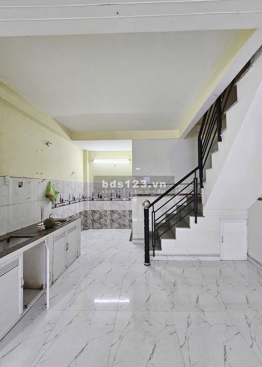 Nhà bán hẻm 7m thông, xe hơi vào nhà, 4x15M, hơn 4 tỷ, đường Mã Lò, Bình Tân