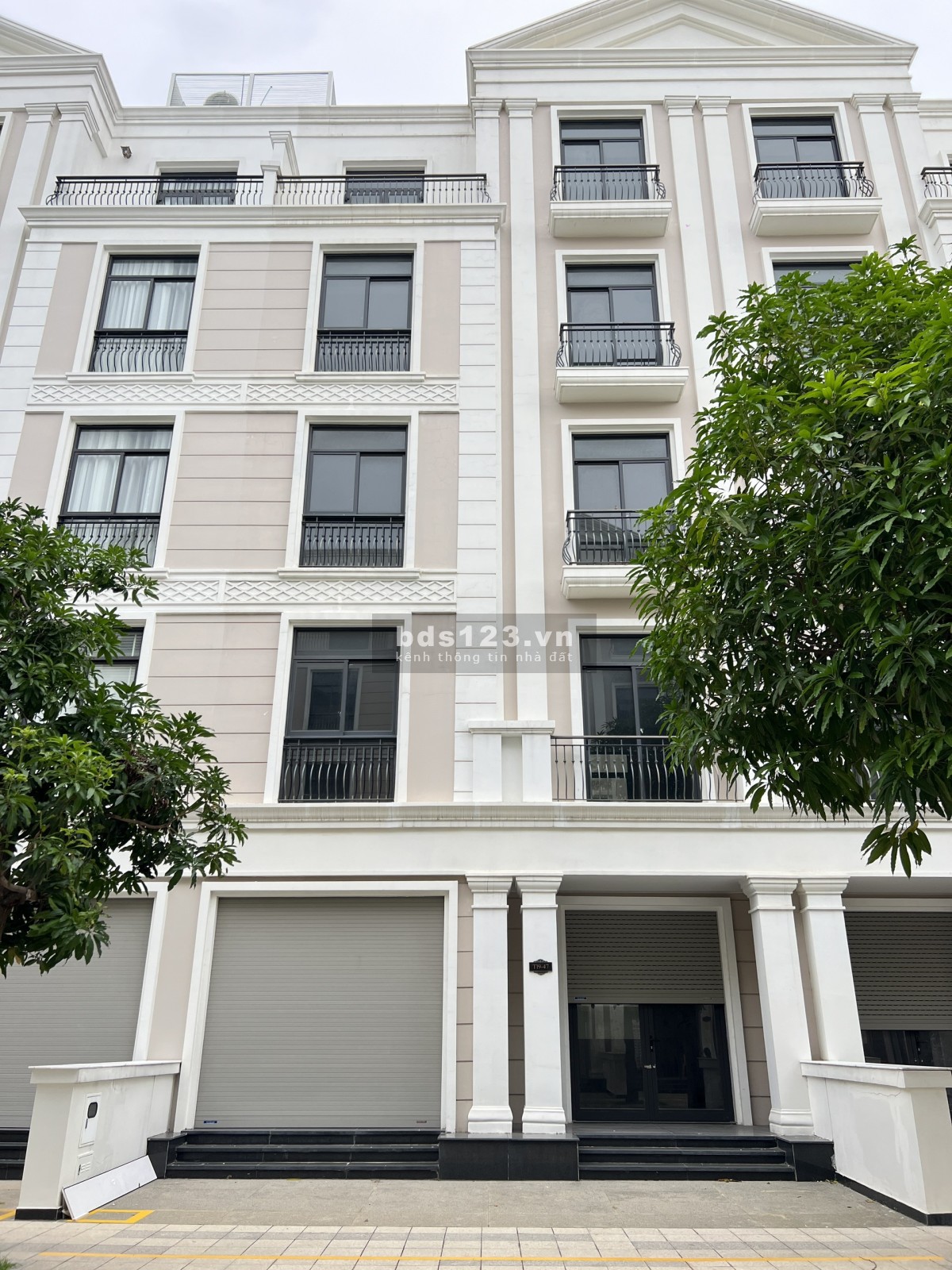 Cho thuê 15tr tầng trệt Nhà Phố, Shophouse, Biệt Thự Vinhomes Quận 9