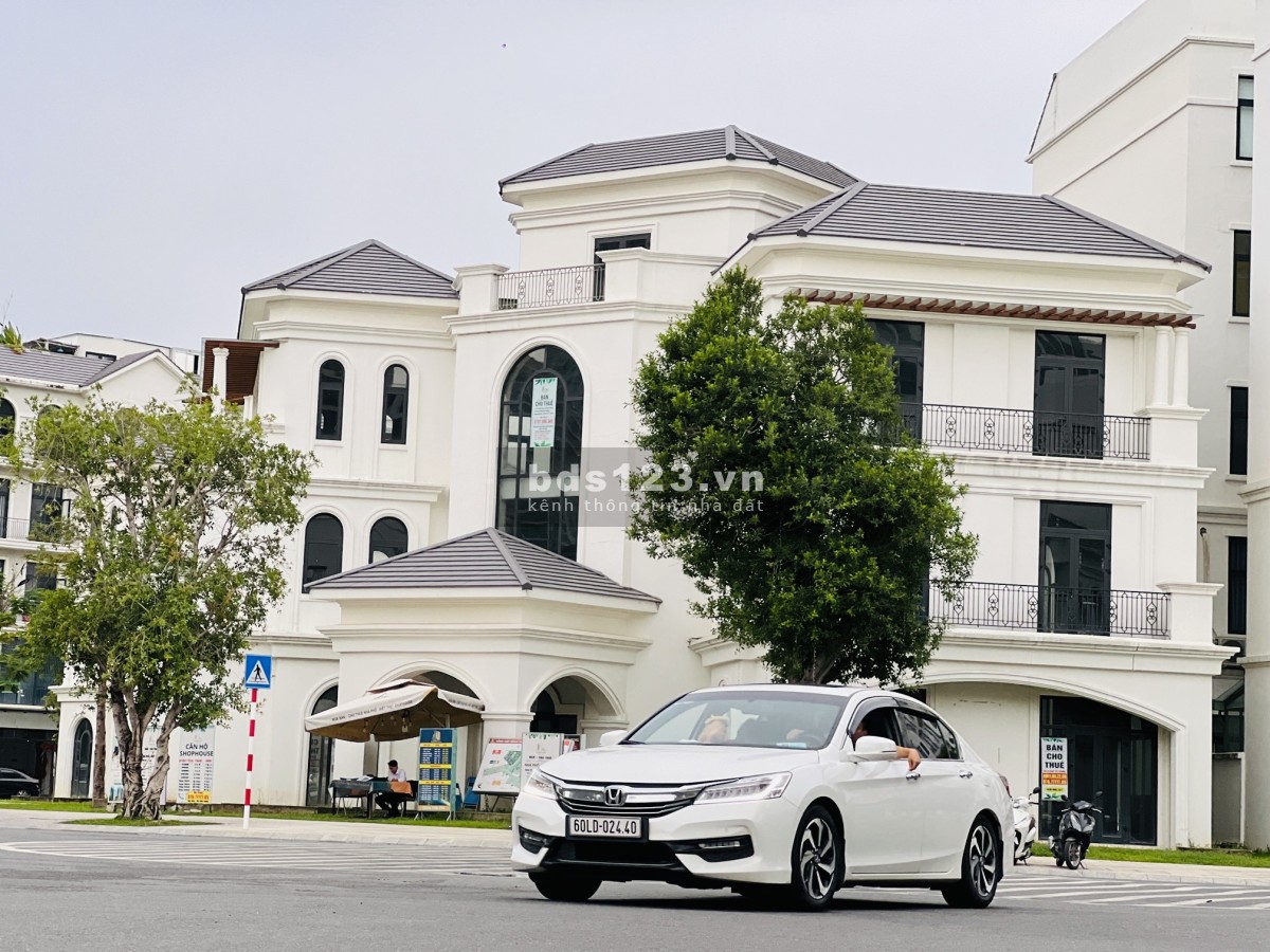 Cho thuê 15tr tầng trệt Nhà Phố, Shophouse, Biệt Thự Vinhomes Quận 9