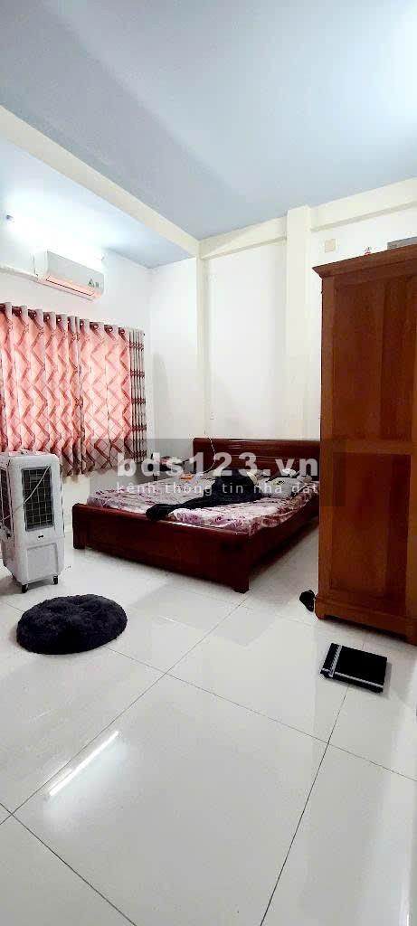 Cần bán gấp nhà khu vực quận 12