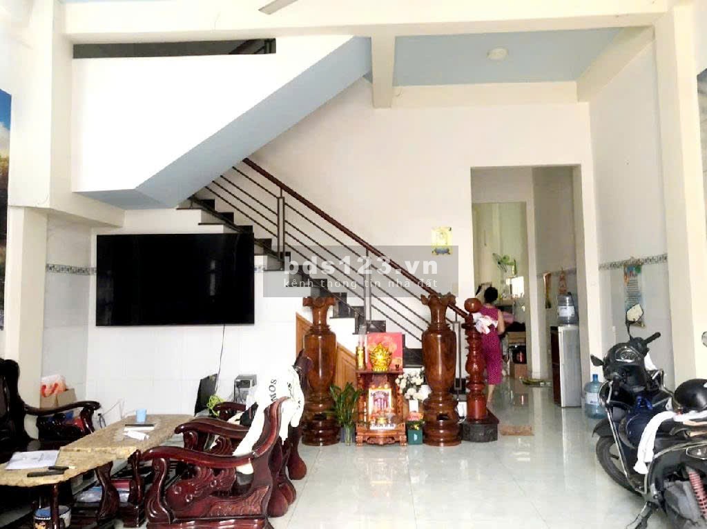 Cần bán gấp nhà khu vực quận 12