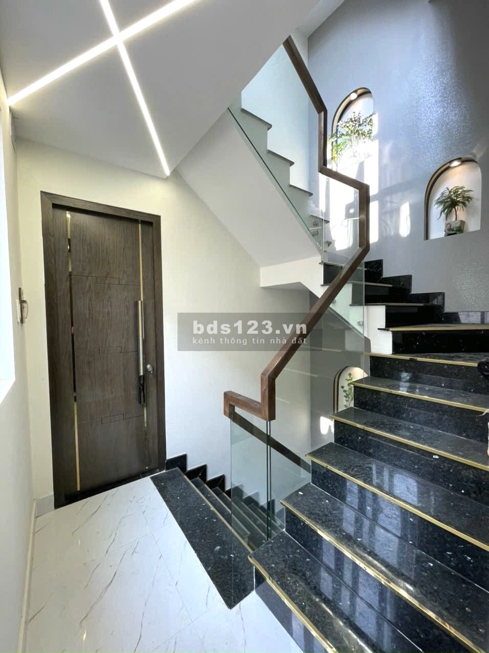 Bán nhà quận 6 hot đẹp xuất sắc - Mặt tiền hẻm - Ôtô đỗ cửa ngày đêm - 4 Tầng BTCT 5.8 tỷ