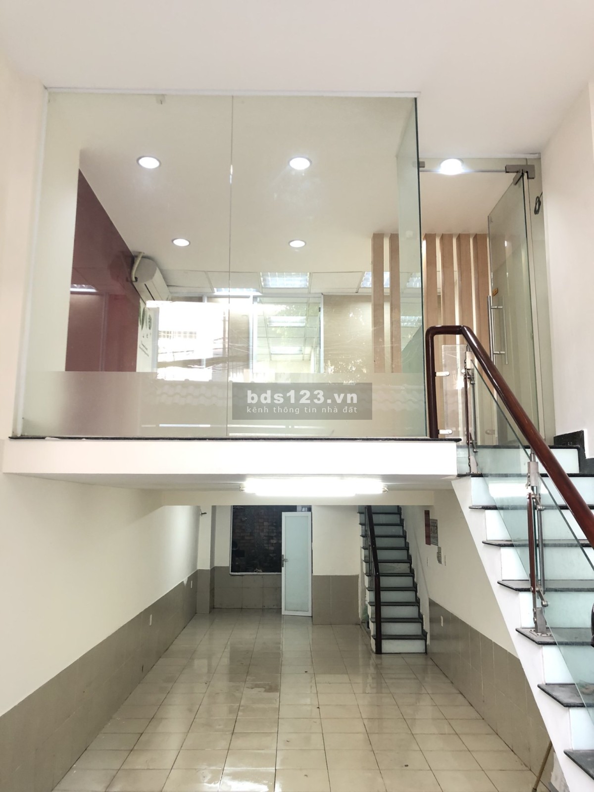 Mặt Bằng 40m2 - Có Hầm Xe - Lối đi riêng độc lập - Hẻm 70 Bùi Đình Túy - 7Tr/th
