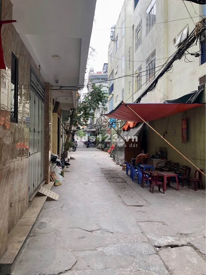 Nhà riêng Tân Mai, 26/30m2x4 tầng, Mặt ngõ kinh doanh, Ô tô đỗ cửa, SĐCC, Chưa đến 5 tỷ