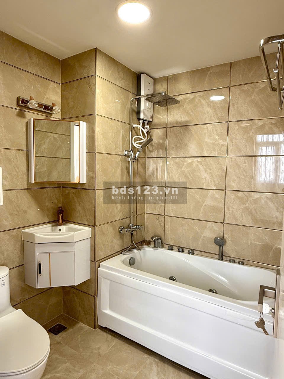 Căn góc 83m2 Hoàng Kim Thế Gia sổ hồng sẵn, thanh toán 900tr ở ngay