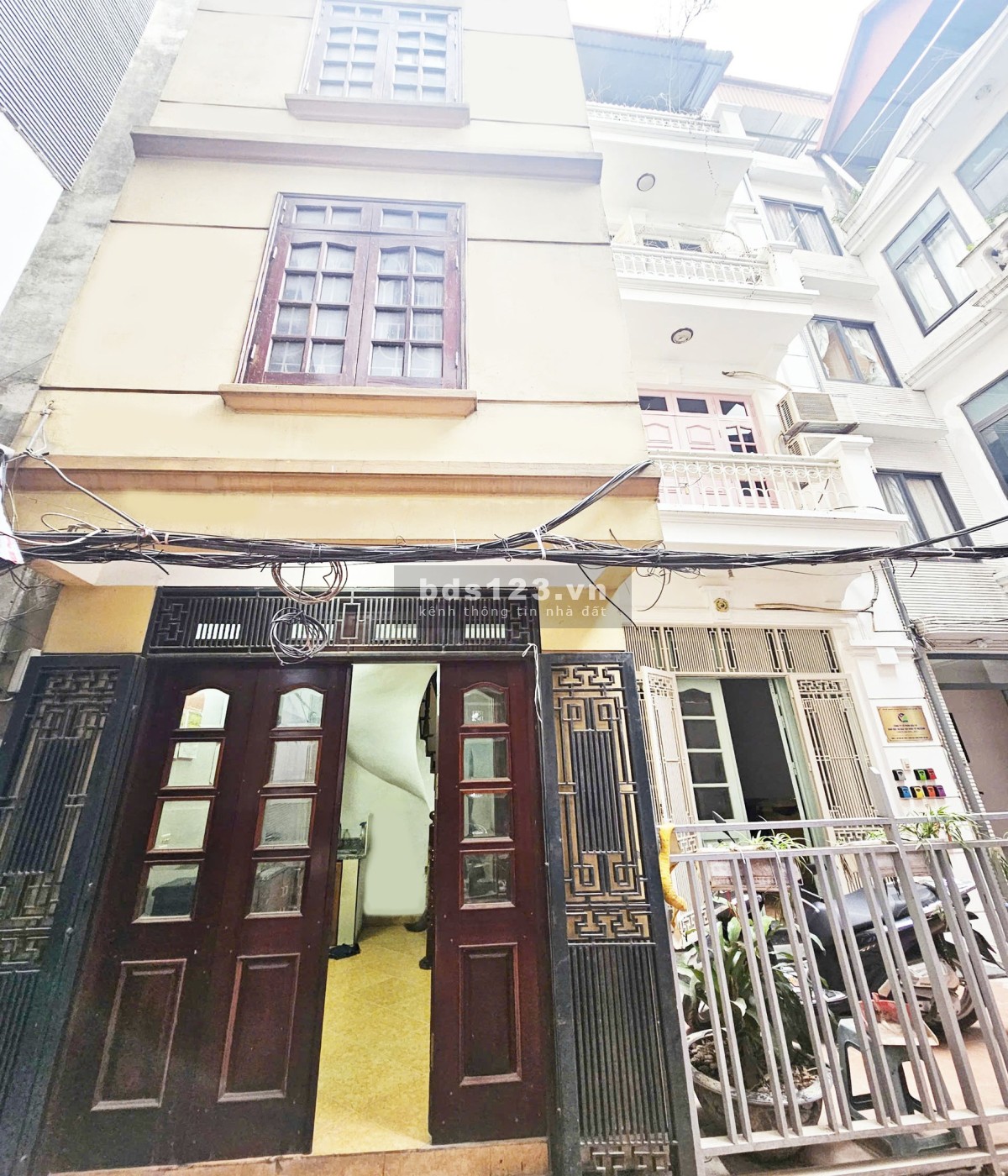 Cho thuê nhà nguyên căn Phố Bà Triệu, 5 tầng, 3 ngủ, 8Triệu, Full đồ, vào ngay