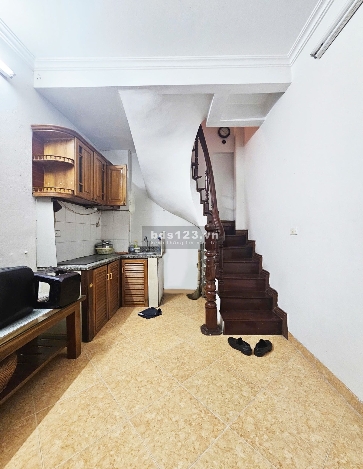 Cho thuê nhà nguyên căn Phố Bà Triệu, 5 tầng, 3 ngủ, 8Triệu, Full đồ, vào ngay