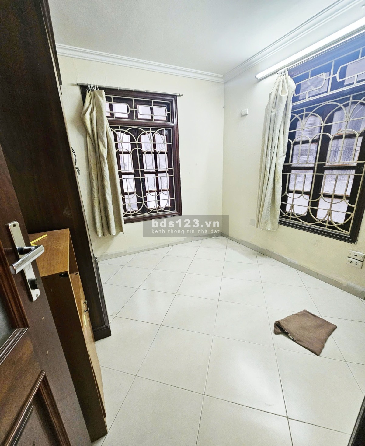 Cho thuê nhà nguyên căn Phố Bà Triệu, 5 tầng, 3 ngủ, 8Triệu, Full đồ, vào ngay