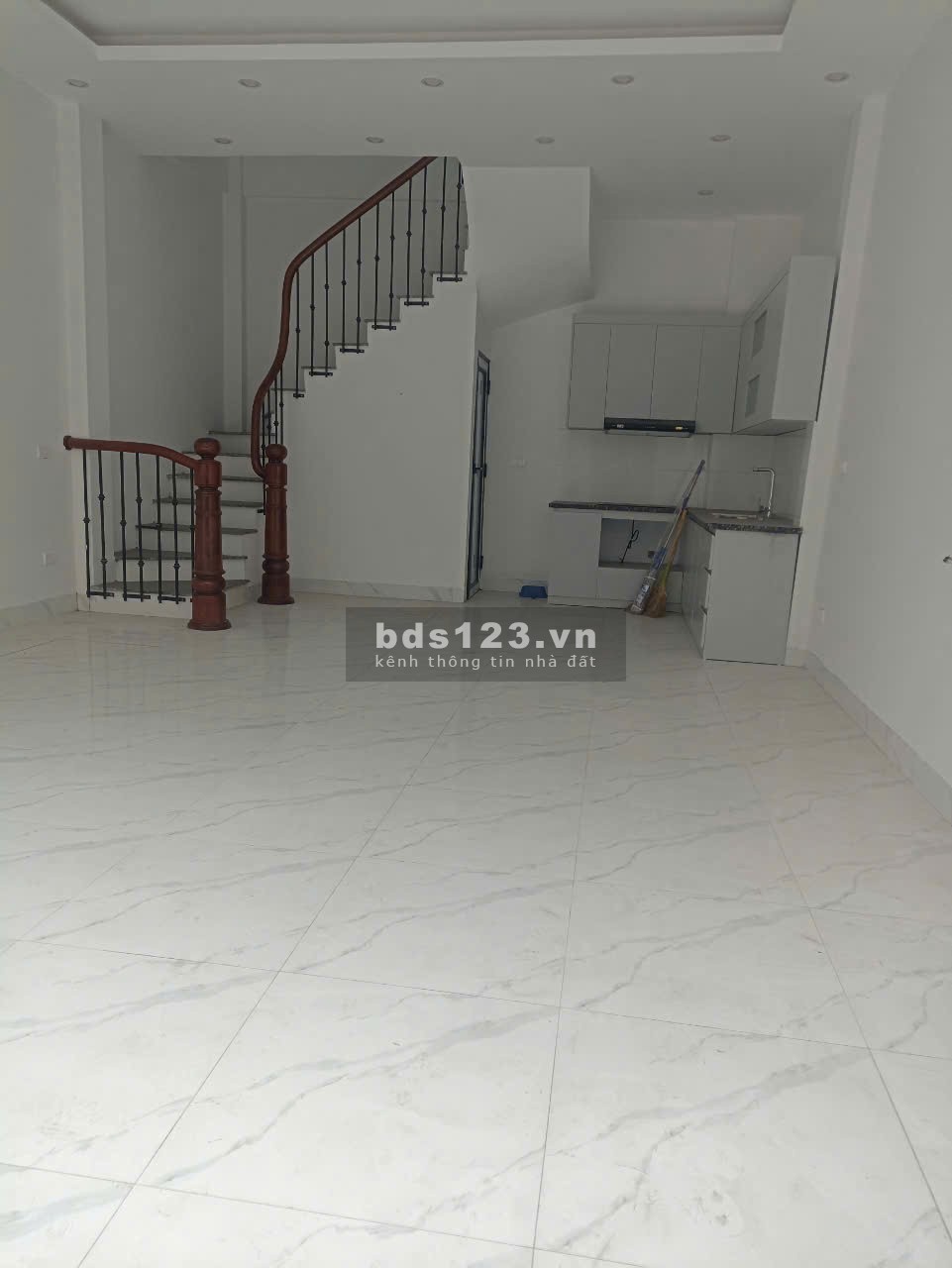 Bán nhà mới xây DT40*5Tầng, ô tô vào Vĩnh Quỳnh Thanh Trì, chỉ 5.x tỷ ở ngay