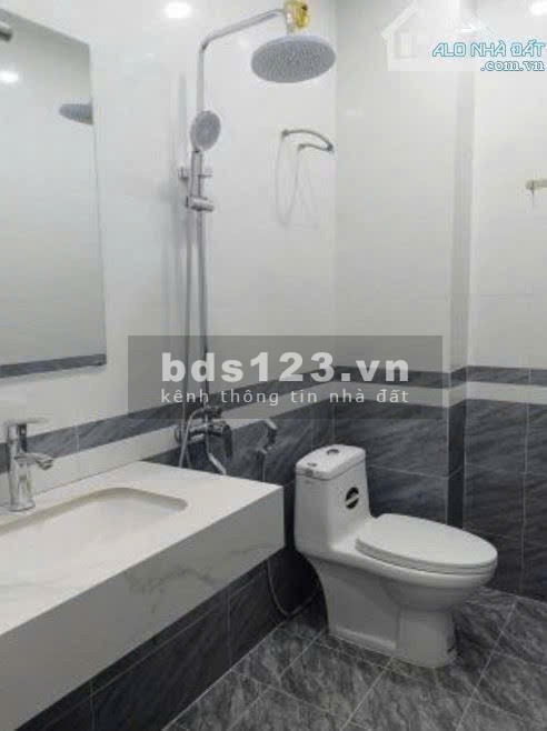 Bán nhà mới xây DT40*5Tầng, ô tô vào Vĩnh Quỳnh Thanh Trì, chỉ 5.x tỷ ở ngay