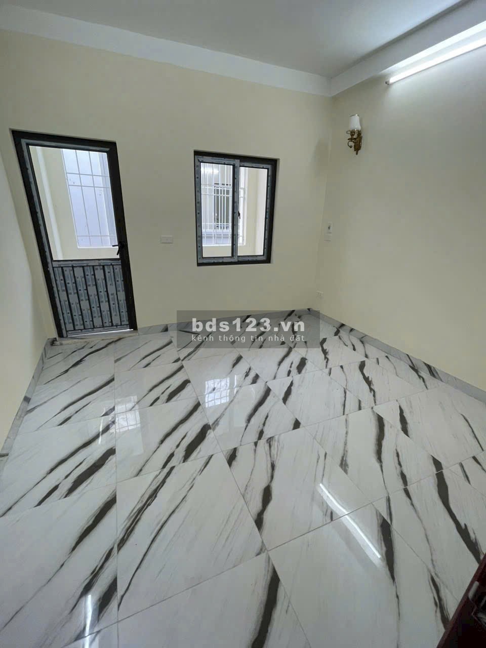 Bán nhà tại Yên Nghĩa Hà Đông ngõ thông oto đỗ cửa đỗ cổng nhà
