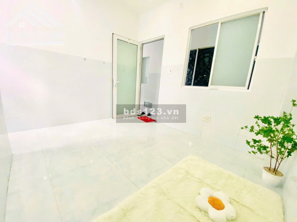 Phòng mới đẹp ngay ngã tư 4 xã: Máy lạnh, Gác lửng, Tủ áo, Kệ Bếp
