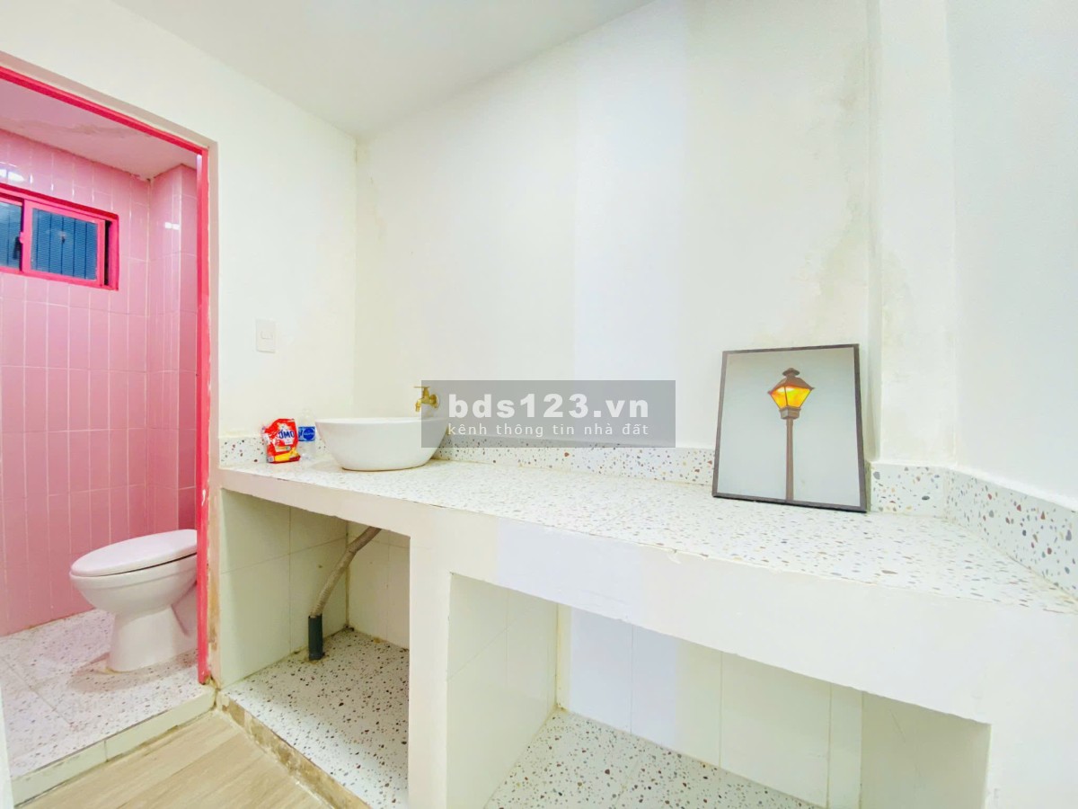 Cho thuê nguyên căn Phan Xích Long Trệt 2 Lầu 2P2W Chốt 13,5Tr