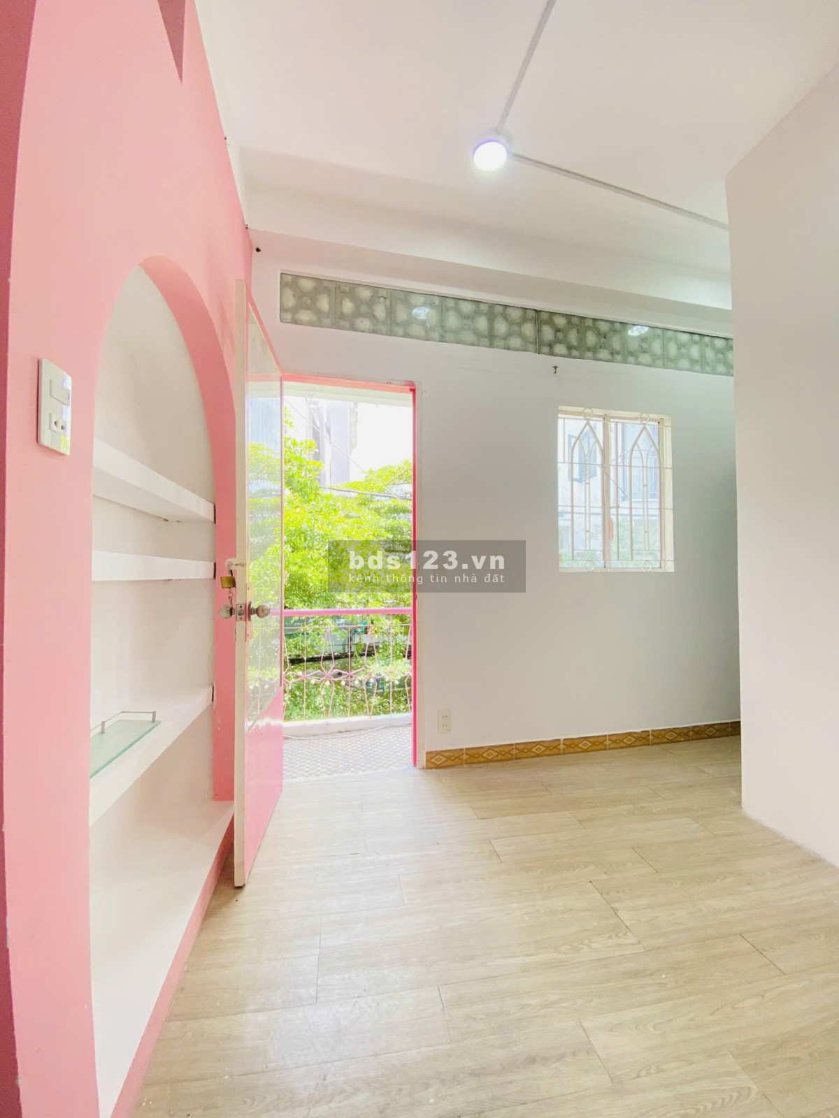Cho thuê nguyên căn Phan Xích Long Trệt 2 Lầu 2P2W Chốt 13,5Tr