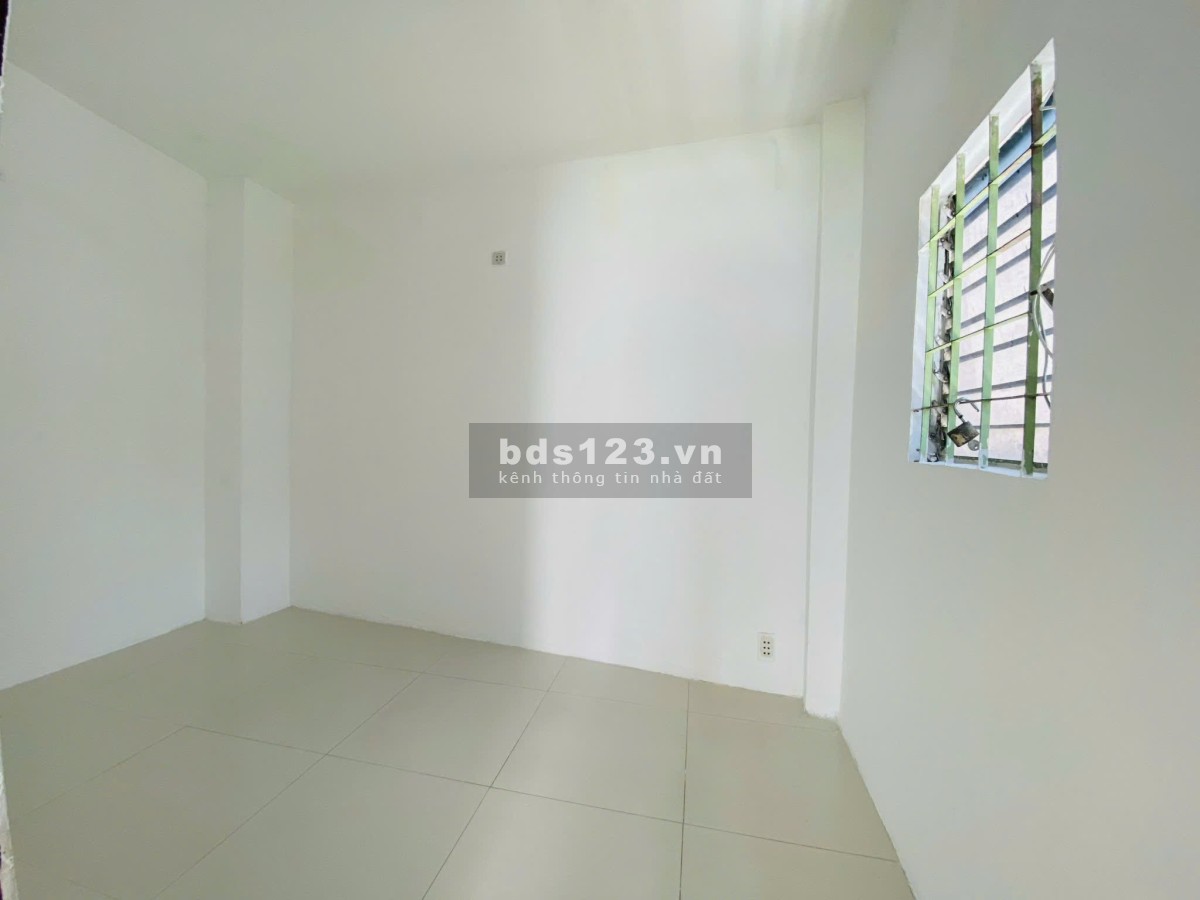 Cho thuê nguyên căn Phan Xích Long Trệt 2 Lầu 2P2W Chốt 13,5Tr