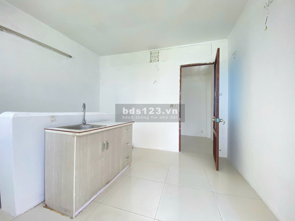 Cho thuê nguyên căn Phan Xích Long Trệt 2 Lầu 2P2W Chốt 13,5Tr