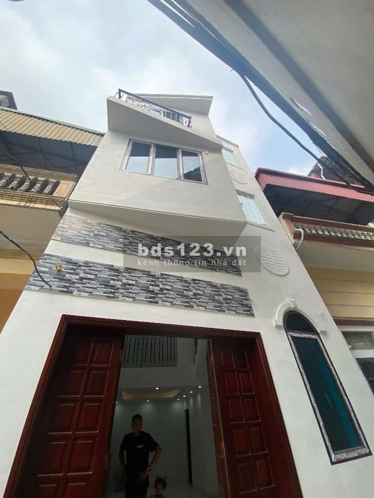 Bán nhà Thượng Thanh. 39m2. 3 tầng dân xây. Ngõ thông. Giá chỉ 4,6 tỷ.