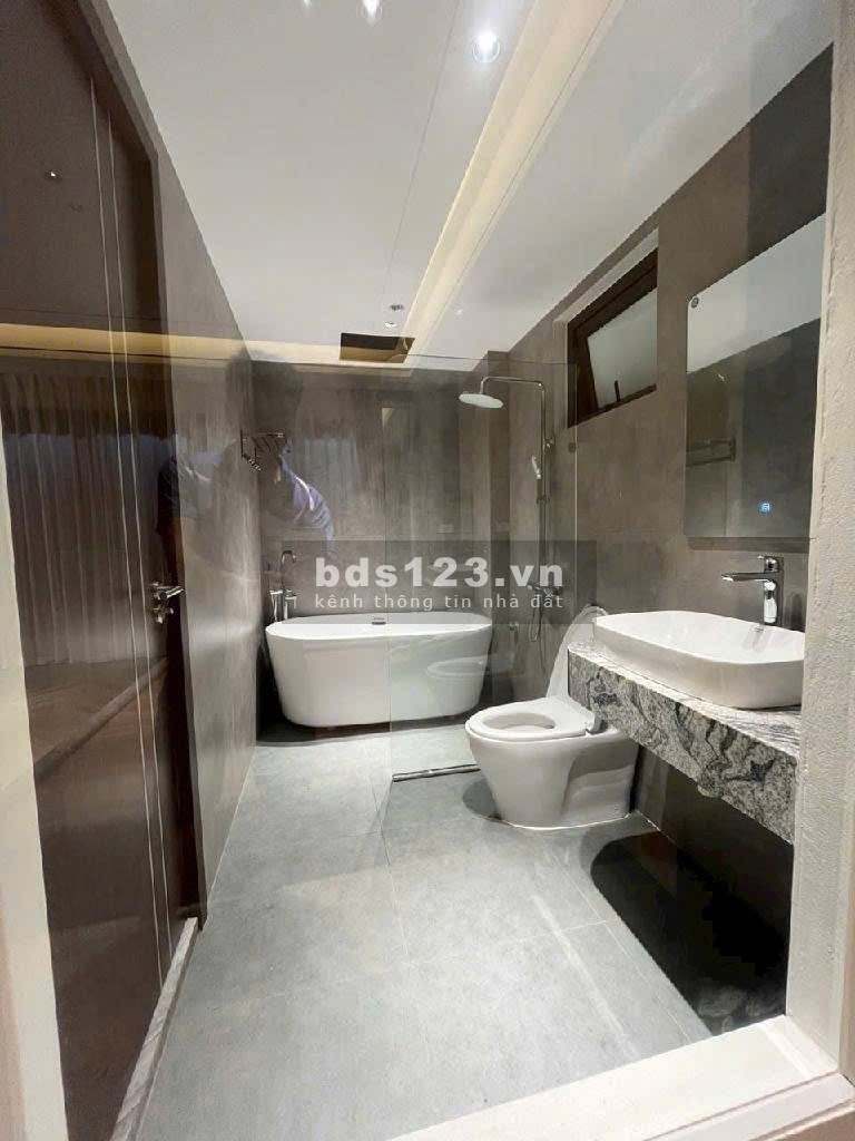 Bán nhà tái định cư Xóm Lò. 55m2. Mặt tiền 6m. 7 tầng thang máy mới kính coong. Chỉ hơn 14 tỷ