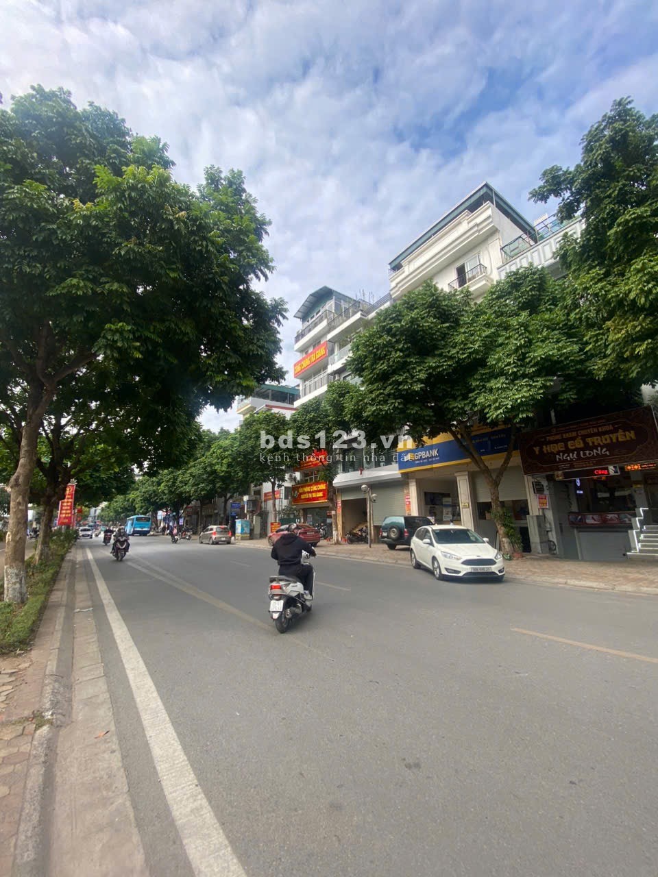 Bán nhà mặt phố Trường Lâm. 85m2. 7 tầng. Mt 4m. Đã hoàn thiện thô. Giá 23,x tỷ. Chi tiết ở dưới
